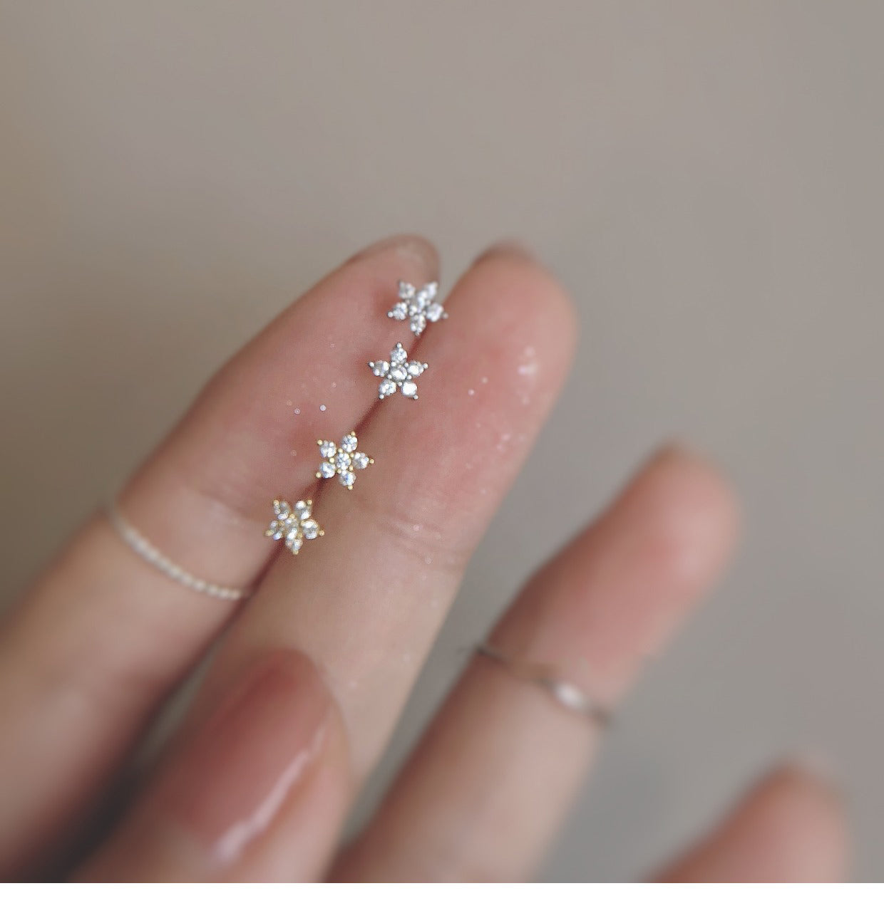 Tiny stud Earring