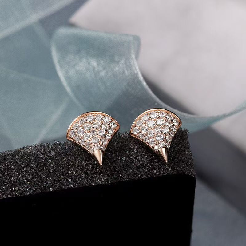 Sparkling Curve stud