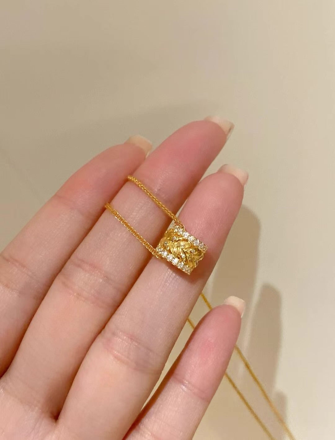 Sparkling gold jewelry set