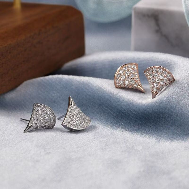 Sparkling Curve stud