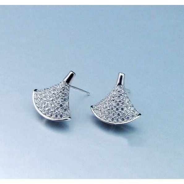 Sparkling Curve stud