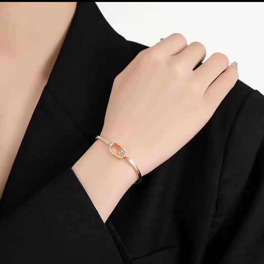 Oval Diamond cuff