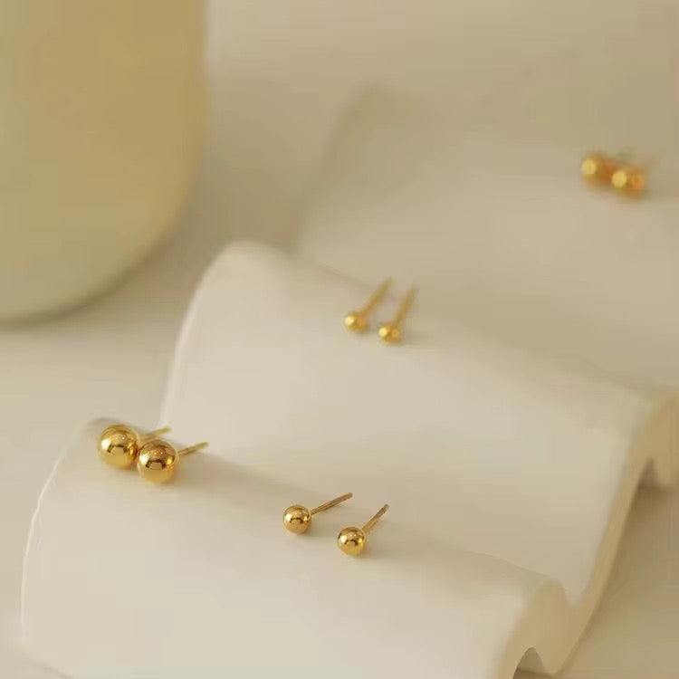 A trio of stud Earrings